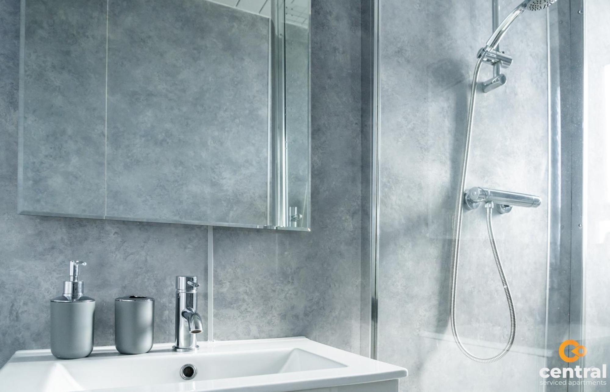 Central Serviced Apartments - 2 Bedroom - Free Street Parking - Fast Wifi - Smart Tvs In All Rooms - Ground Level - Family Neighbourhood - 3 X Double Beds - Heating 24-7 - Trade Stays - Weekly & Monthly Offers Dundee Exterior foto